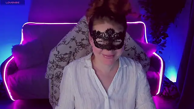 Snapshot of Sexy-Housewife chatting on 03.06.25 Sexy-Housewife online show from 03.06.25