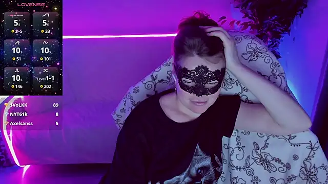 Snapshot of Sexy-Housewife chatting on 03.08.25 Sexy-Housewife online show from 03.08.25