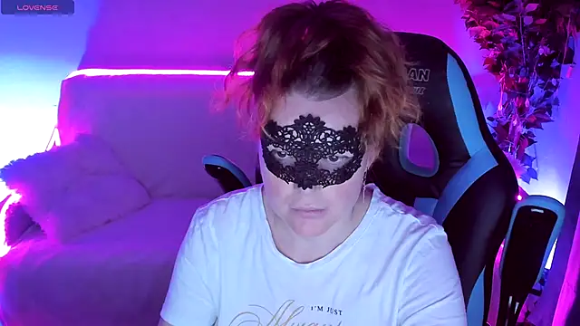 Snapshot of Sexy-Housewife chatting on 09.17.25 Sexy-Housewife online show from 09.17.25