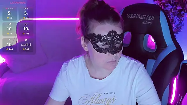 Snapshot of Sexy-Housewife chatting on 09.18.25 Sexy-Housewife online show from 09.18.25