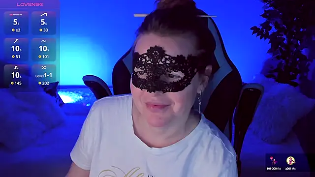 Snapshot of Sexy-Housewife chatting on 09.29.25 Sexy-Housewife online show from 09.29.25