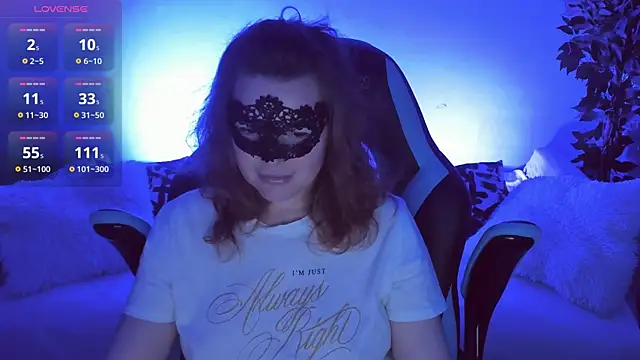 Snapshot of Sexy-Housewife chatting on 10.08.25 Sexy-Housewife online show from 10.08.25