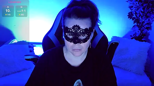 Snapshot of Sexy-Housewife chatting on 10.19.25 Sexy-Housewife online show from 10.19.25