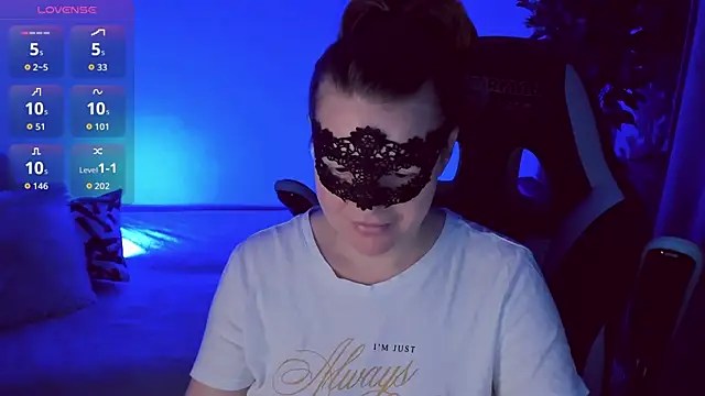 Snapshot of Sexy-Housewife chatting on 10.27.25 Sexy-Housewife online show from 10.27.25