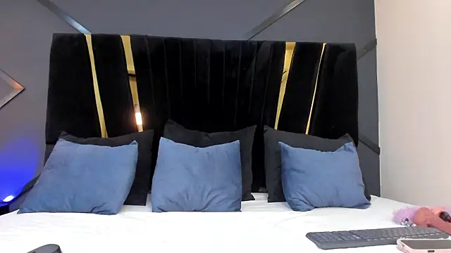 Snapshot of emily_mooon chatting on 10.11.25 emily mooon online show from 10.11.25