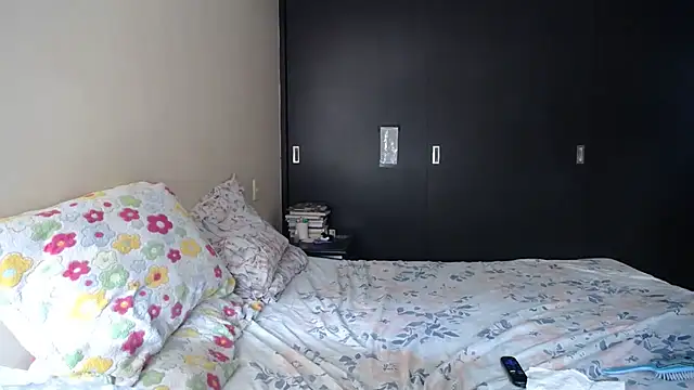 KAROLCANDY online show from 04.28.26