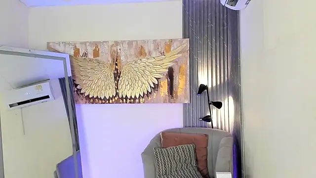 Snapshot of emma_alice_ chatting on 01.28.25 emma alice online show from 01.28.25