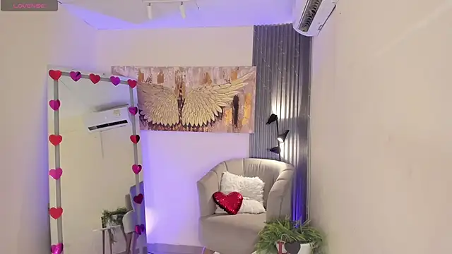 Snapshot of emma_alice_ chatting on 02.06.25 emma alice online show from 02.06.25