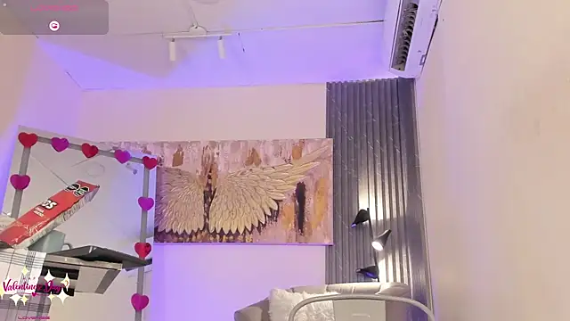 Snapshot of emma_alice_ chatting on 02.08.25 emma alice online show from 02.08.25