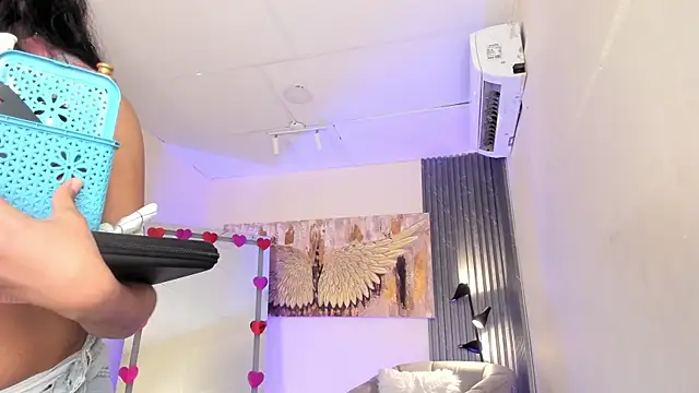 Snapshot of emma_alice_ chatting on 02.10.25 emma alice online show from 02.10.25