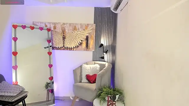 Snapshot of emma_alice_ chatting on 02.12.25 emma alice online show from 02.12.25