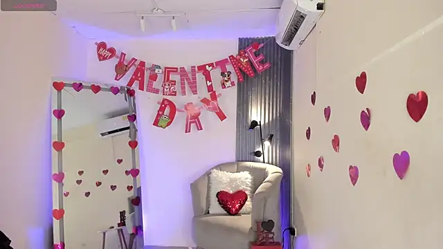 Snapshot of emma_alice_ chatting on 02.15.25 emma alice online show from 02.15.25