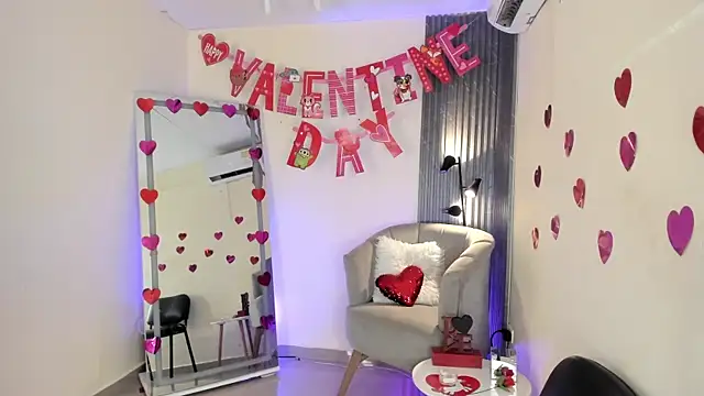 Snapshot of emma_alice_ chatting on 02.17.25 emma alice online show from 02.17.25