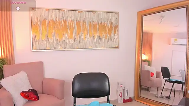 Snapshot of emma_alice_ chatting on 02.28.25 emma alice online show from 02.28.25