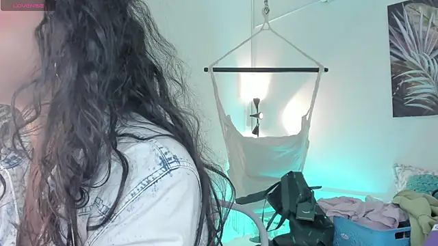 Snapshot of emma_alice_ chatting on 03.13.25 emma alice online show from 03.13.25