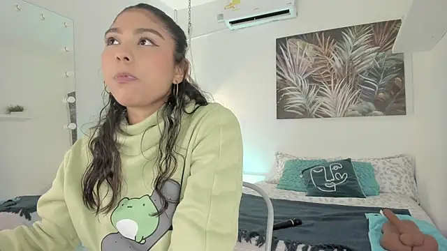 Snapshot of emma_alice_ chatting on 03.13.25 emma alice online show from 03.13.25