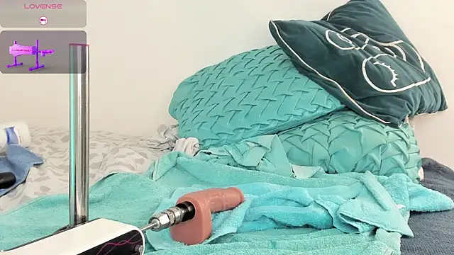 Snapshot of emma_alice_ chatting on 03.17.25 emma alice online show from 03.17.25