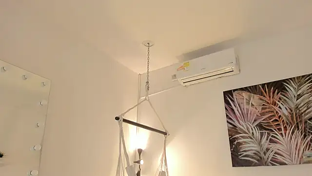 Snapshot of emma_alice_ chatting on 03.20.25 emma alice online show from 03.20.25