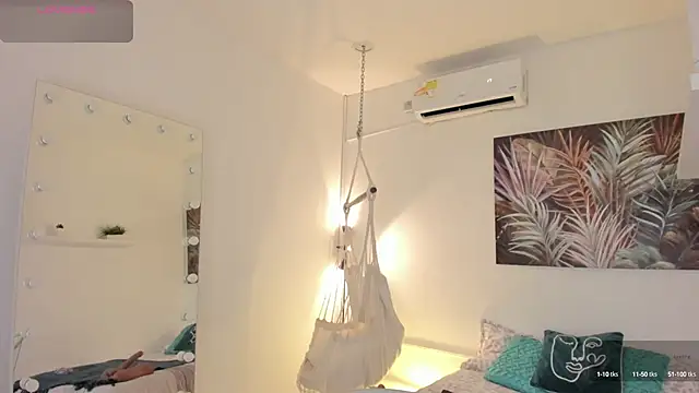 Snapshot of emma_alice_ chatting on 03.21.25 emma alice online show from 03.21.25