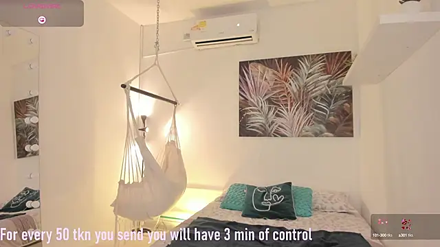 Snapshot of emma_alice_ chatting on 03.22.25 emma alice online show from 03.22.25