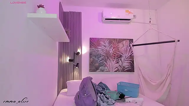 Snapshot of emma_alice_ chatting on 09.17.25 emma alice online show from 09.17.25