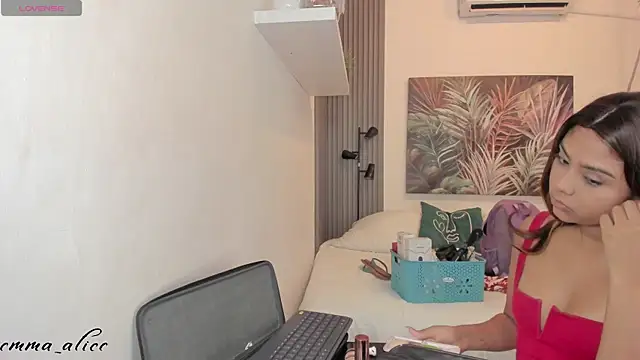 Snapshot of emma_alice_ chatting on 09.18.25 emma alice online show from 09.18.25