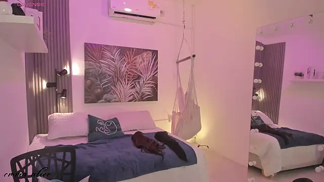 Snapshot of emma_alice_ chatting on 09.25.25 emma alice online show from 09.25.25