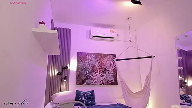 Snapshot of emma_alice_ chatting on 10.04.25 emma alice online show from 10.04.25