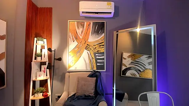 Snapshot of emma_alice_ chatting on 10.07.25 emma alice online show from 10.07.25