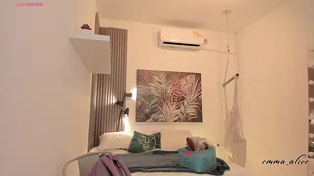 Snapshot of emma_alice_ chatting on 10.17.25 emma alice online show from 10.17.25