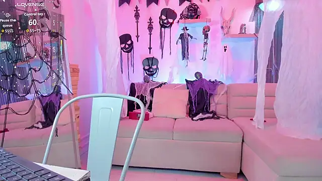 Snapshot of emma_alice_ chatting on 10.18.25 emma alice online show from 10.18.25