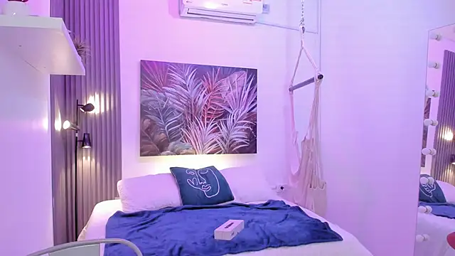 Snapshot of emma_alice_ chatting on 10.25.25 emma alice online show from 10.25.25