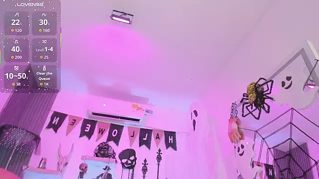 Snapshot of emma_alice_ chatting on 10.29.25 emma alice online show from 10.29.25