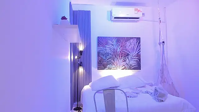 Snapshot of emma_alice_ chatting on 11.24.25 emma alice online show from 11.24.25