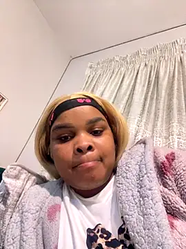 Snapshot of NaughtyKelly28 chatting on 10.20.25 NaughtyKelly28 online show from 10.20.25