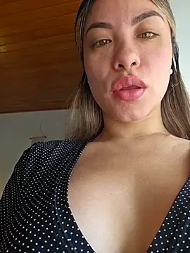 Snapshot of Karen_San_Miguel chatting on 01.19.25 Karen San Miguel online show from 01.19.25