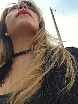 Snapshot of Karen_San_Miguel chatting on 10.16.25 Karen San Miguel online show from 10.16.25