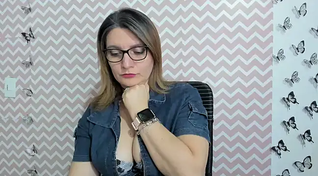 Snapshot of Amie_Adams82_ chatting on 02.11.25 Amie Adams82 online show from 02.11.25