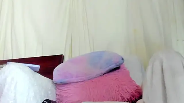 Snapshot of Dear_anne chatting on 11.28.25 Dear anne online show from 11.28.25