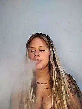 Snapshot of perolaar chatting on 02.18.25 perolaar online show from 02.18.25