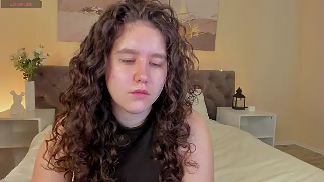 Snapshot of Ariella_Sol chatting on 06.20.26 Ariella Sol online show from 06.20.26