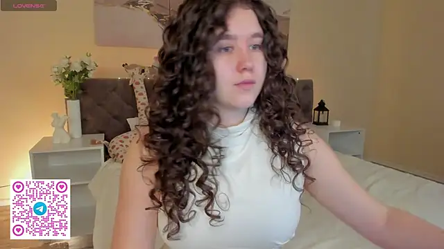 Snapshot of Ariella_Sol chatting on 06.22.26 Ariella Sol online show from 06.22.26