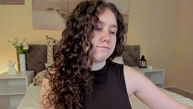 Snapshot of Ariella_Sol chatting on 06.24.26 Ariella Sol online show from 06.24.26