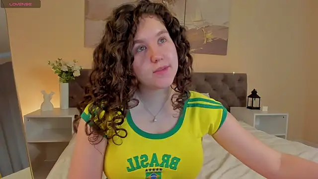 Snapshot of Ariella_Sol chatting on 07.05.26 Ariella Sol online show from 07.05.26