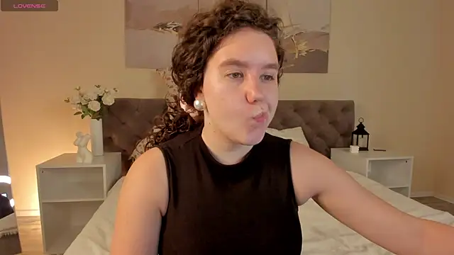 Snapshot of Ariella_Sol chatting on 07.24.26 Ariella Sol online show from 07.24.26