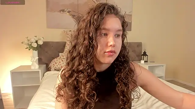 Snapshot of Ariella_Sol chatting on 07.25.26 Ariella Sol online show from 07.25.26