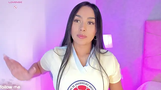Snapshot of Cameliaa_Smiith chatting on 06.18.26 Cameliaa Smiith online show from 06.18.26
