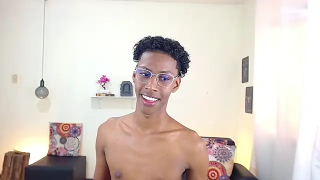 Snapshot of maiki18_ chatting on 03.18.25 maiki18  online show from 03.18.25