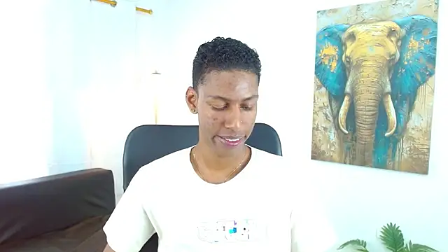 Snapshot of maiki18_ chatting on 12.16.25 maiki18 online show from 12.16.25