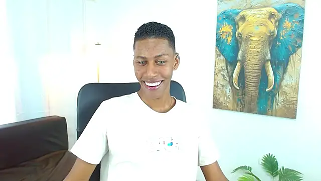 Snapshot of maiki18_ chatting on 12.22.25 maiki18 online show from 12.22.25